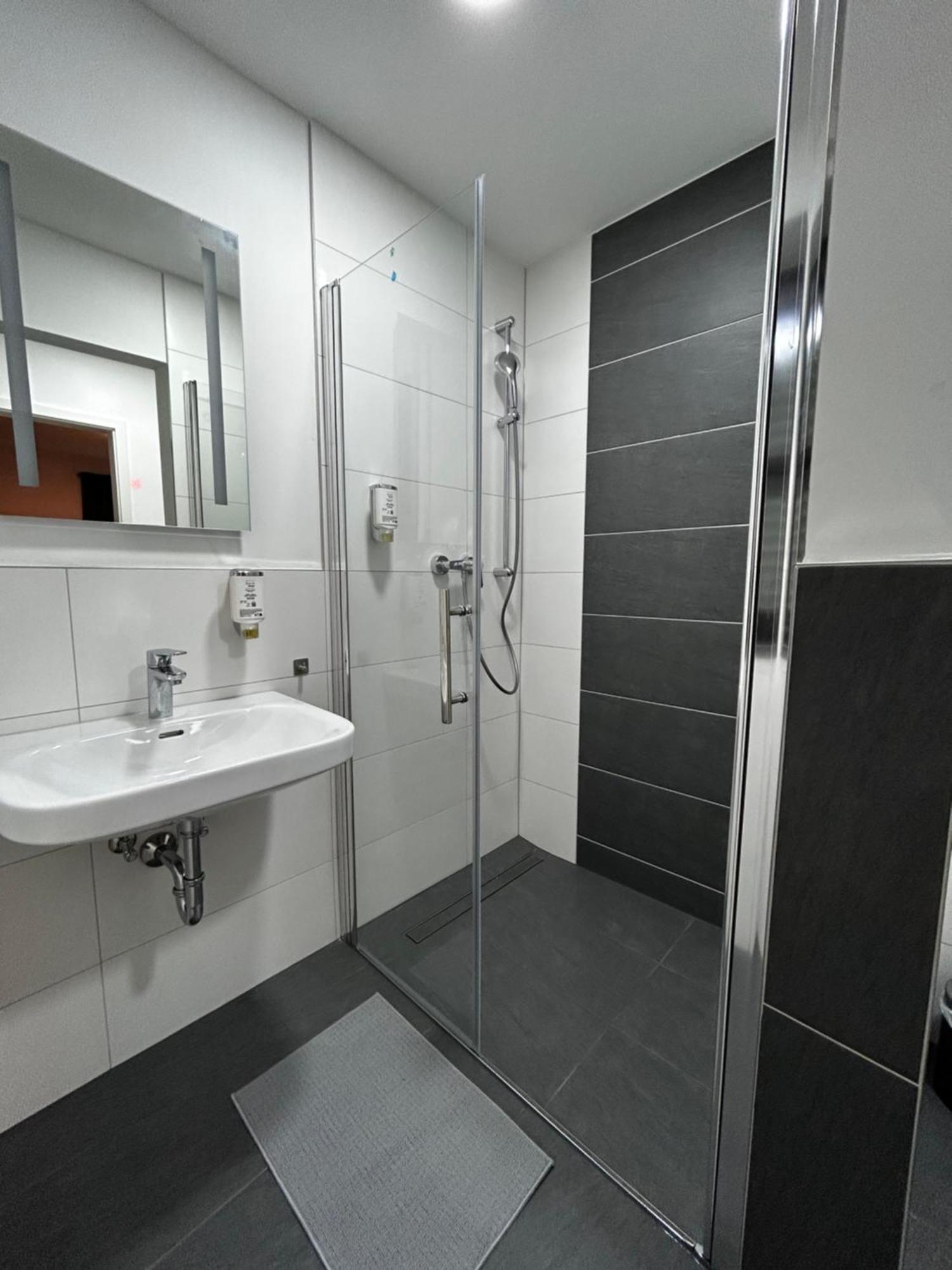 Olymp Wettenberg - Monteurzimmer Launsbach ภายนอก รูปภาพ